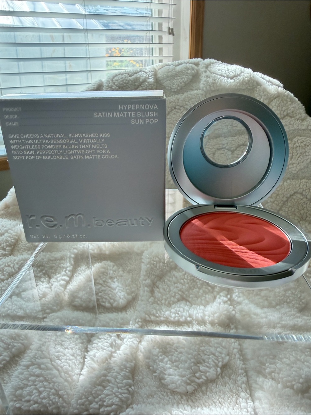 r.e.m. Ariana Grande beauty Satin Matte Blush in Sun Pop (Coral-Red)